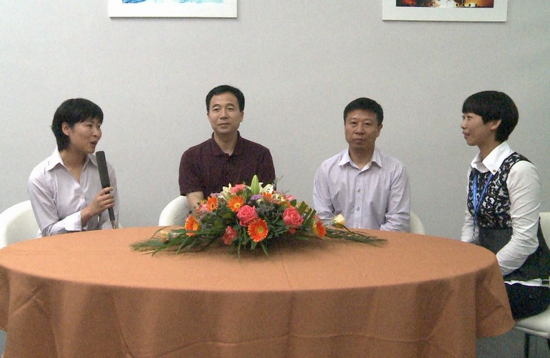 神九航天员参观集团公司展区 接受中国航天网独家专访